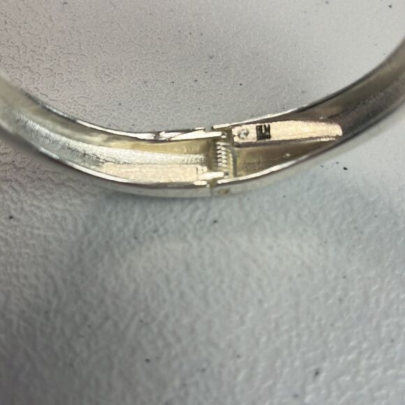 Robert Lee Morris Film Soho Silver Sculptural Bypass Hinged Bangle Bracelet - Picture 6 of 7